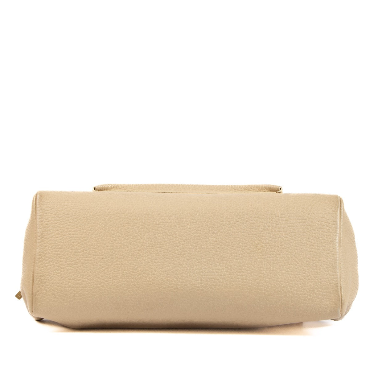 Shop safe online at Labellov in Antwerp, Brussel and Knokke this 100% authentic Delvaux Beige Benjamin PM Shoulder Bag