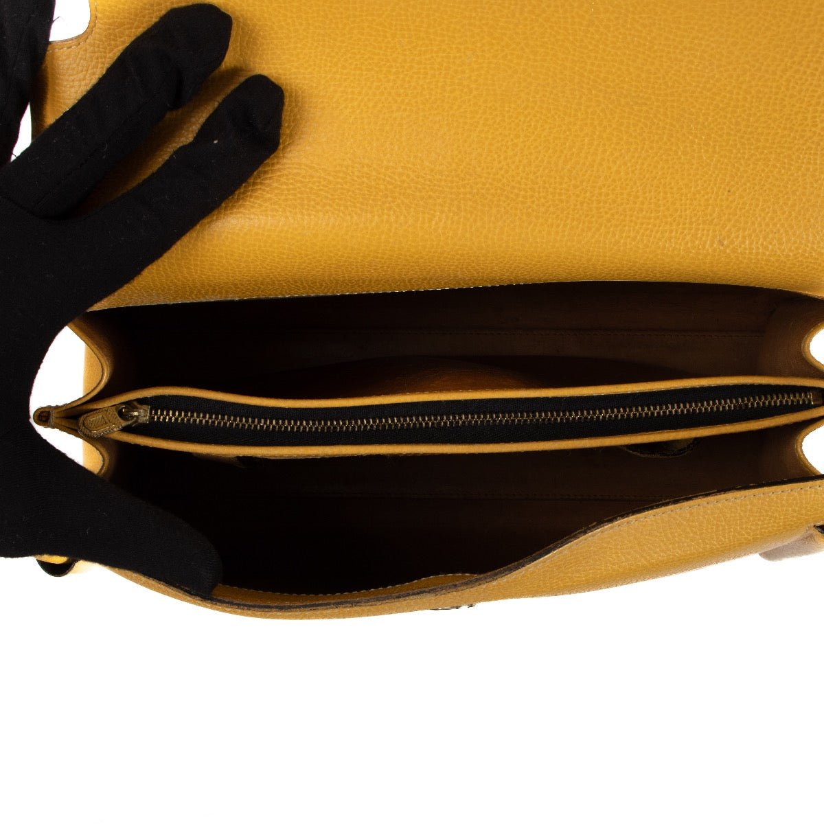 Shop 100% authentic second-hand Delvaux Houblon Jumping Arpege Shoulder Bag on Labellov.com