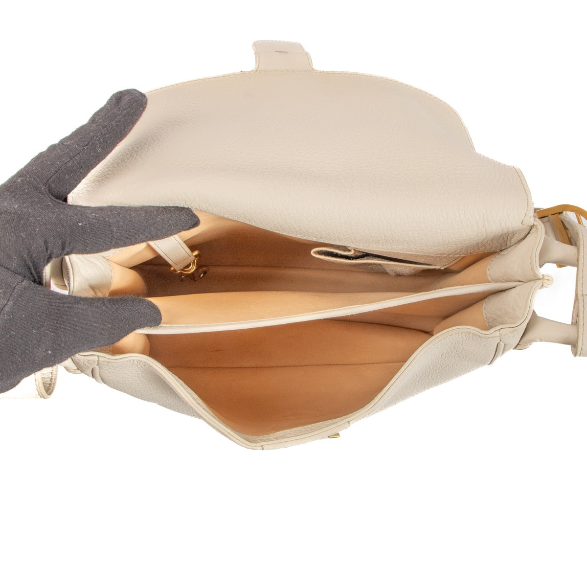 Shop safe online at Labellov in Antwerp, Brussels and Knokke this 100% authentic second hand Delvaux Beige Leather Brillant Crossbody