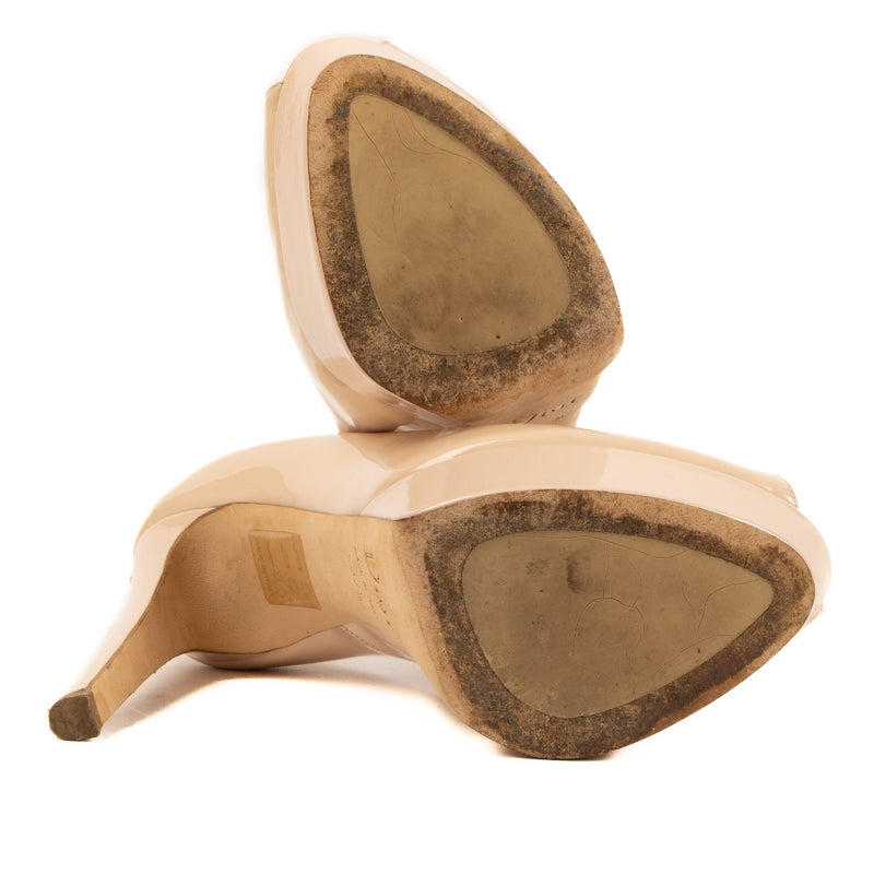 Shop 100% authentic second-hand Christian Dior Beige Patent Pumps - Size 37 1/2 on Labellov.com