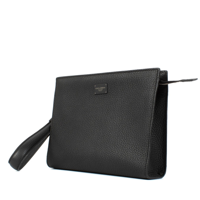 Shop safe online at Labellov in Antwerp, Brussels and Knokke this 100% authentic second hand Dolce & Gabbana Black Pochette