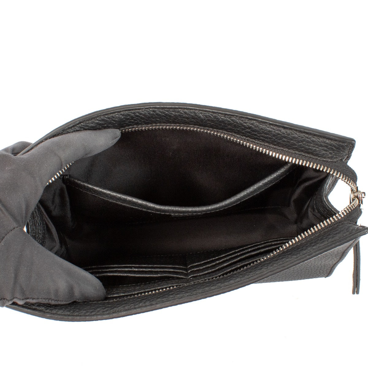 Shop safe online at Labellov in Antwerp, Brussels and Knokke this 100% authentic second hand Dolce & Gabbana Black Pochette