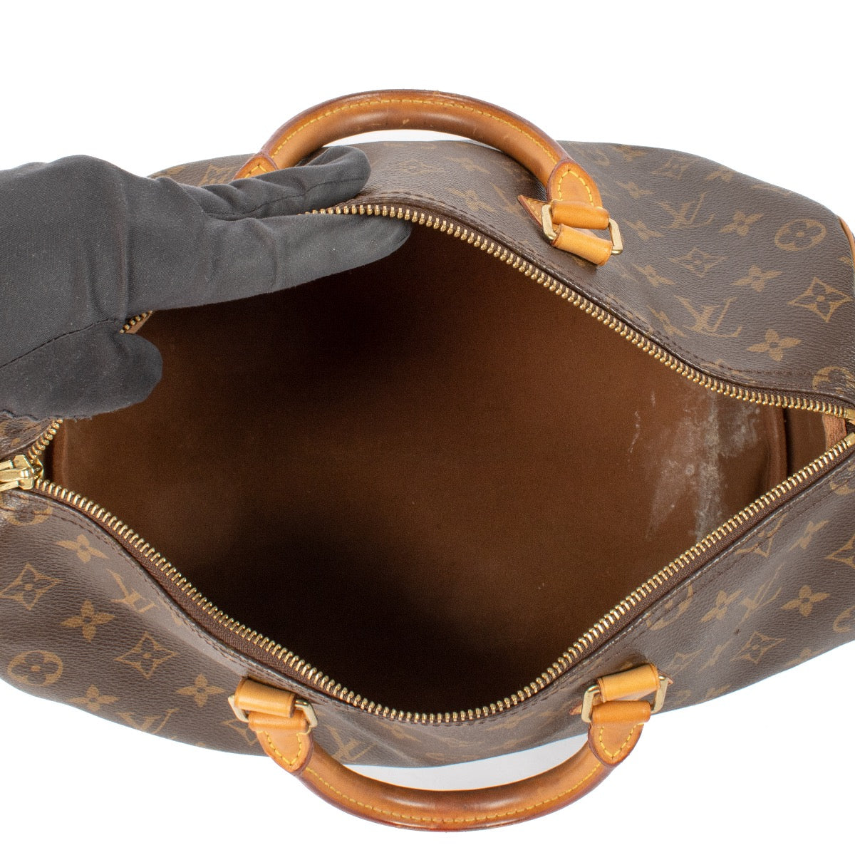 Shop Safe online at Labellov in Antwerp, Brussels and Knokke this 100% authentic second hand Louis Vuitton Monogram canvas speedy 35