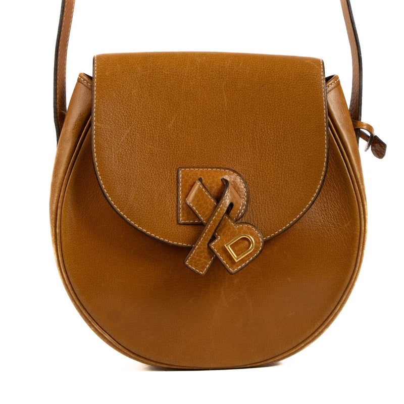 Shop safe online at Labellov this 100% authentic second hand Delvaux Camel Leather Crossbody Bag