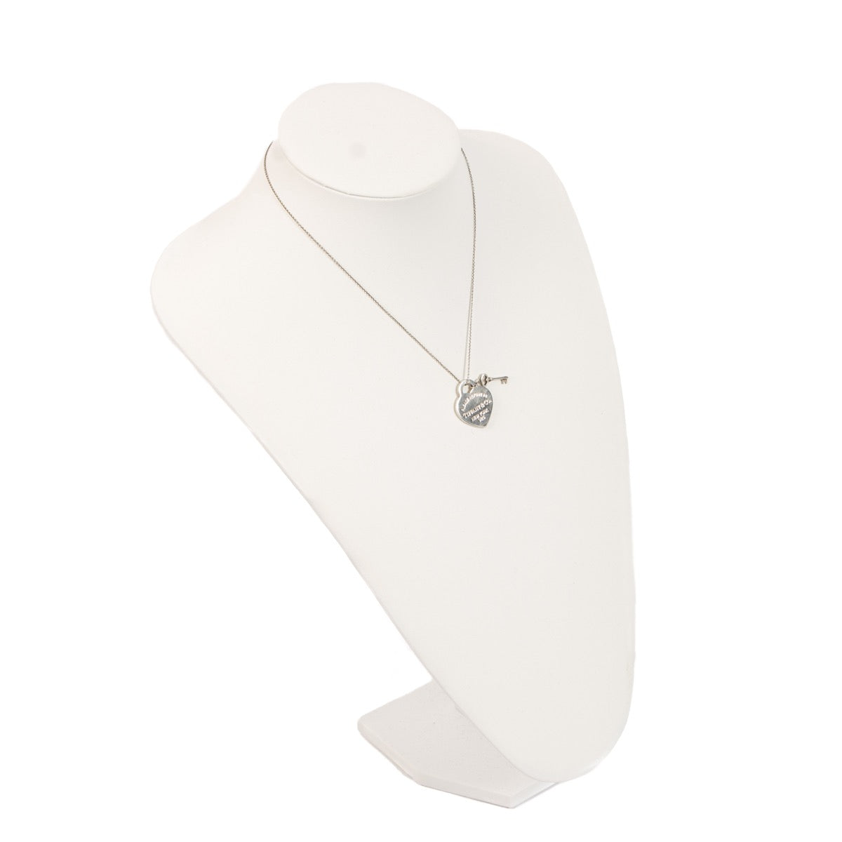 Shop safe online at Labellov in this 100% authentic second hand Tiffany & Co Sterling Silver Heart Tag Necklace