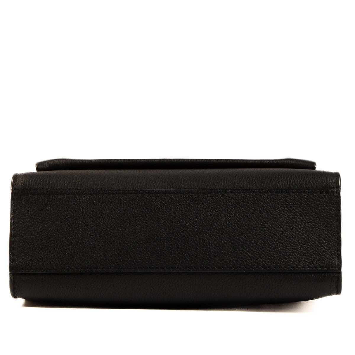 Shop safe online at Labellov in Antwerp, Brussels and Knokke this 100% authentic second hand Louis Vuitton Black Chain MyLockMe Crossbody