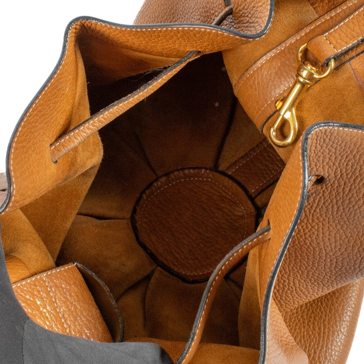 Shop safe online at Labellov in Antwerp, Brussels and Knokke this 100% authentic second hand Delvaux Cognac Shoulder Bag