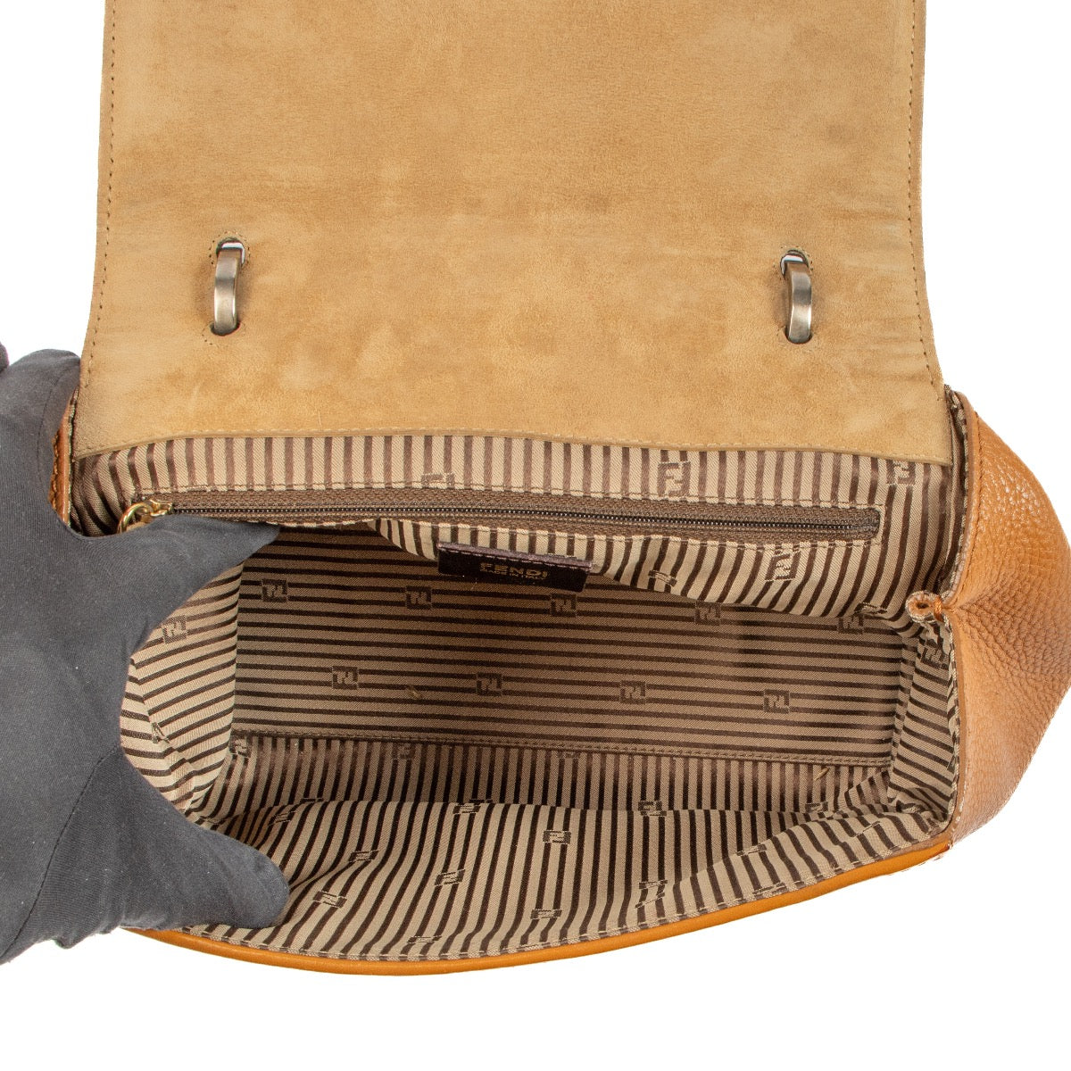 Shop safe online at Labellov in Antwerp, Brussels and Knokke this 100% authentic second hand Fendi Multicolor Roman Leather, Water Snake and Toile Silvana Shoulder Bag