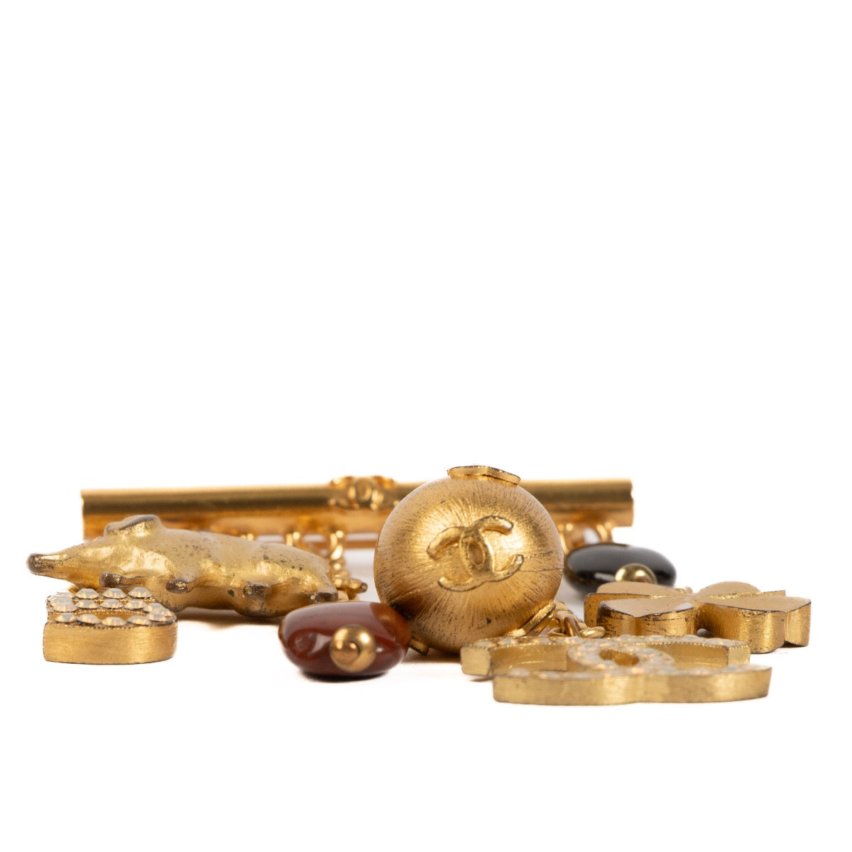 Shop 100% authentic second-hand Chanel 01A Gold Charm Brooch on Labellov.com