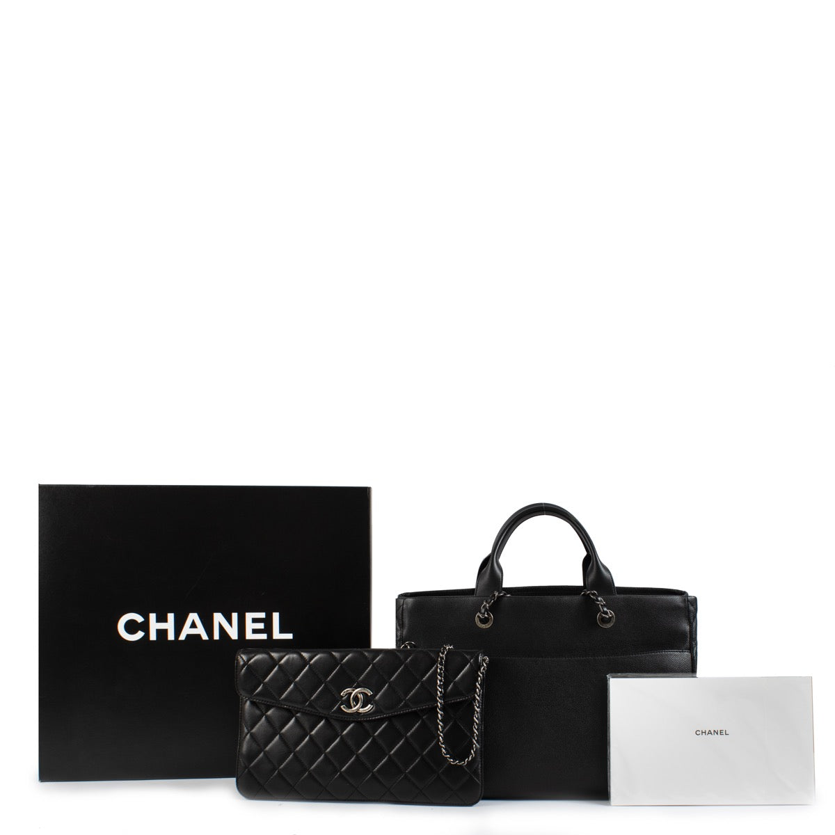 Shop safe online at Labellov in Antwerp, Brussels and Knokke this 100% authentic second hand Chanel Black Calfskin Coco Break Large Tote Bag