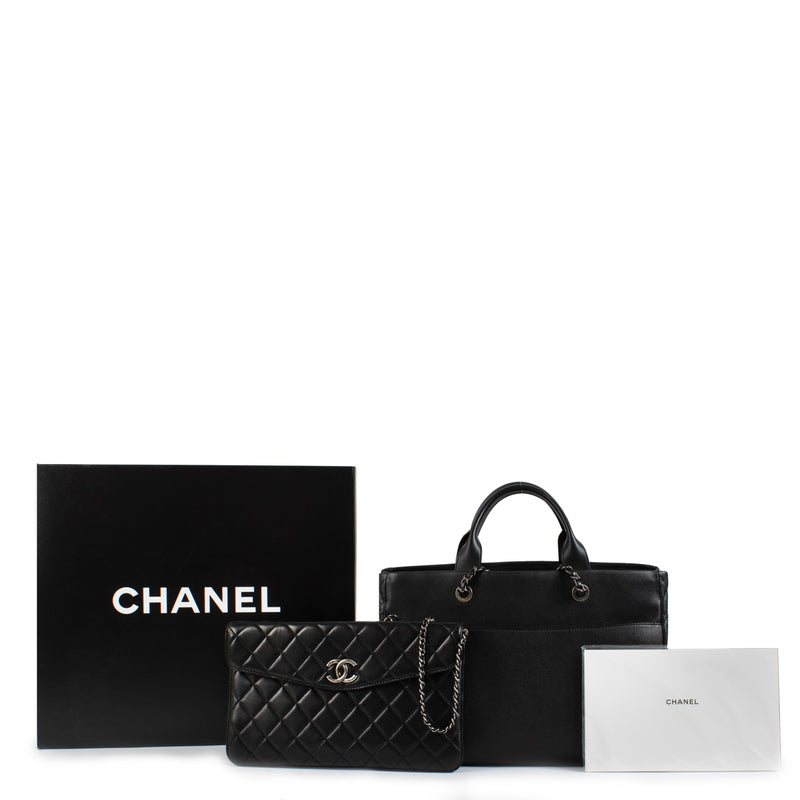 Shop safe online at Labellov in Antwerp, Brussels and Knokke this 100% authentic second hand Chanel Black Calfskin Coco Break Large Tote Bag