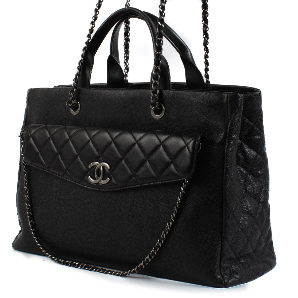 Shop safe online at Labellov in Antwerp, Brussels and Knokke this 100% authentic second hand Chanel Black Calfskin Coco Break Large Tote Bag