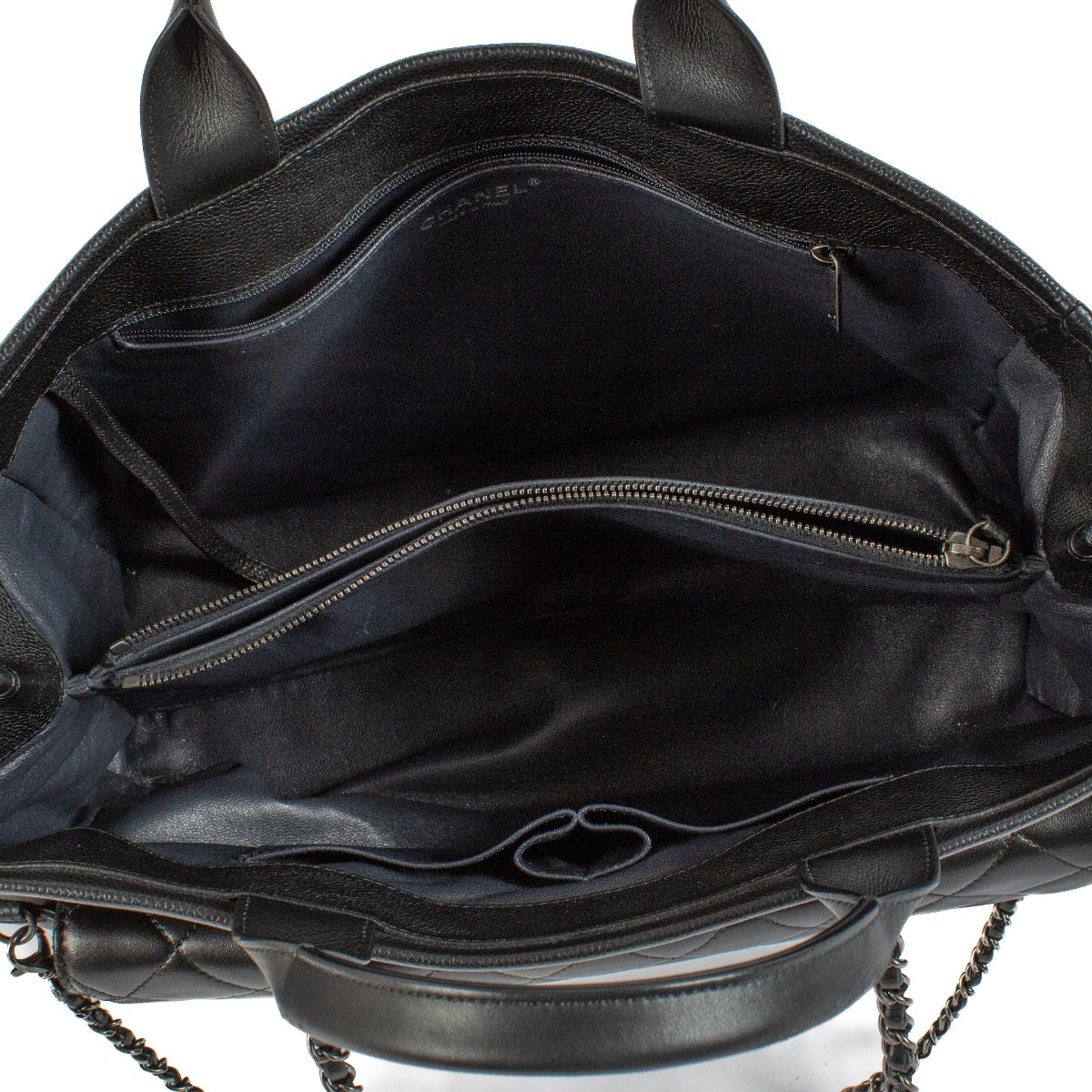 Shop safe online at Labellov in Antwerp, Brussels and Knokke this 100% authentic second hand Chanel Black Calfskin Coco Break Large Tote Bag