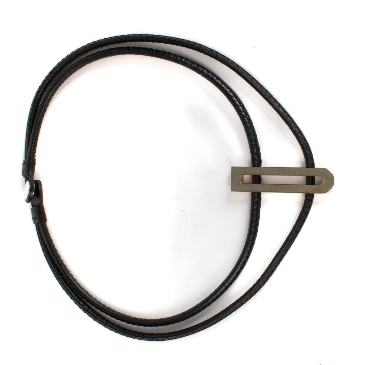 Shop safe online at Labellov in Antwerp, brussels and Knokke this 100% authentic second hand Delvaux Black D Necklace