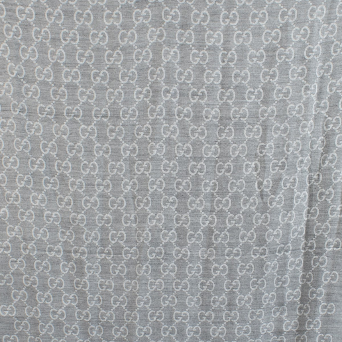 Shop safe online at Labellov in Antwerp, Brussels and Knokke this 100% authentic second hand Gucci Monogram Scarf