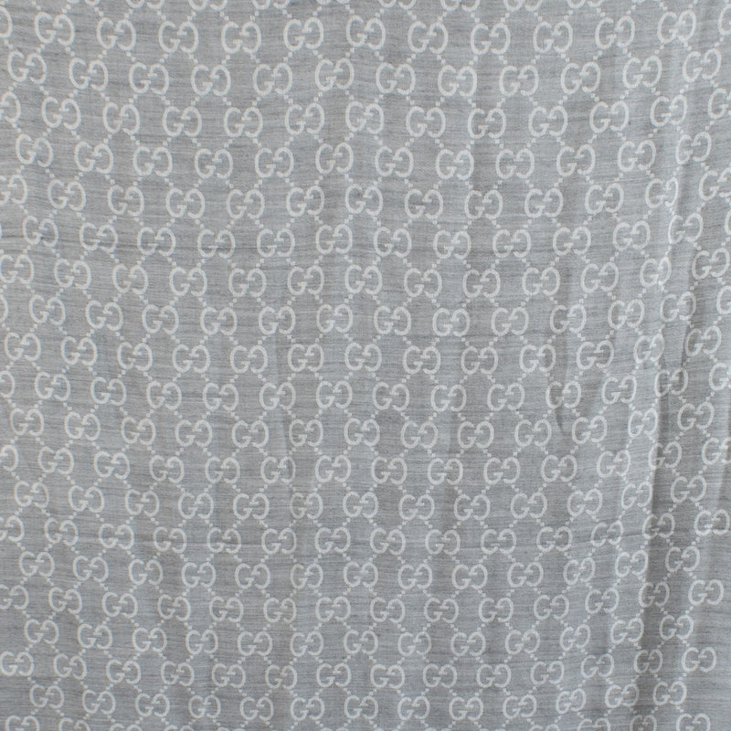 Shop safe online at Labellov in Antwerp, Brussels and Knokke this 100% authentic second hand Gucci Monogram Scarf