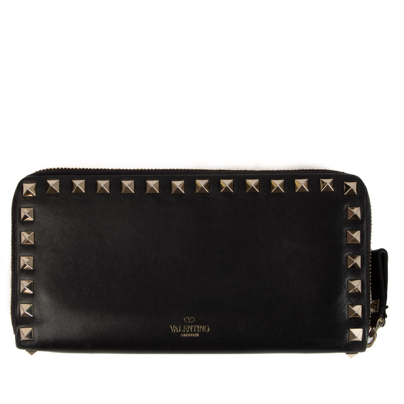 shop 100% authentic second hand Valentino Garavani Black Rockstud Wallet on Labellov.com