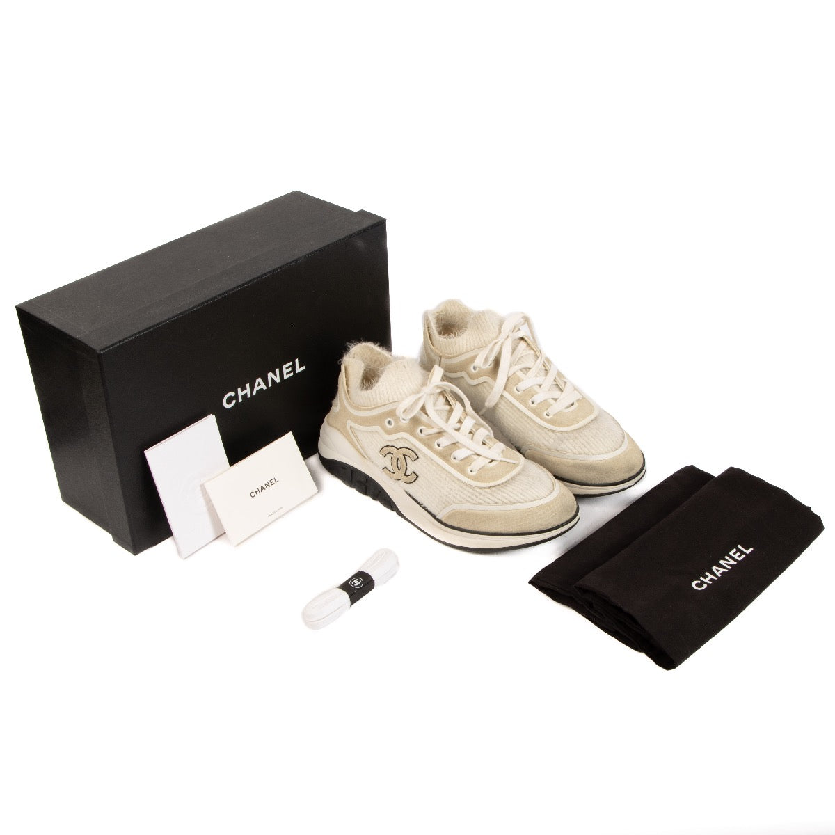 Shop 100% authentic second-hand Chanel White Suede Blended Fabrics Low-Top Sneakers - Size 41 on Labellov.com
