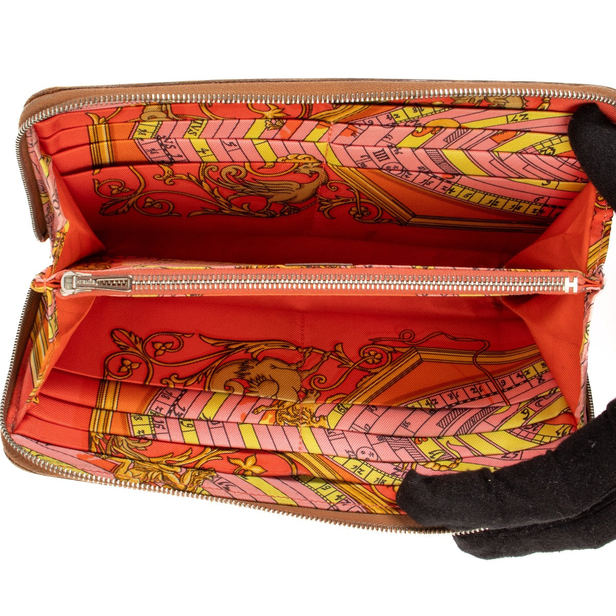 Shop 100% authentic second-hand Hermès Silk'In Classique Cognac Veau Epsom Wallet on Labellov.com