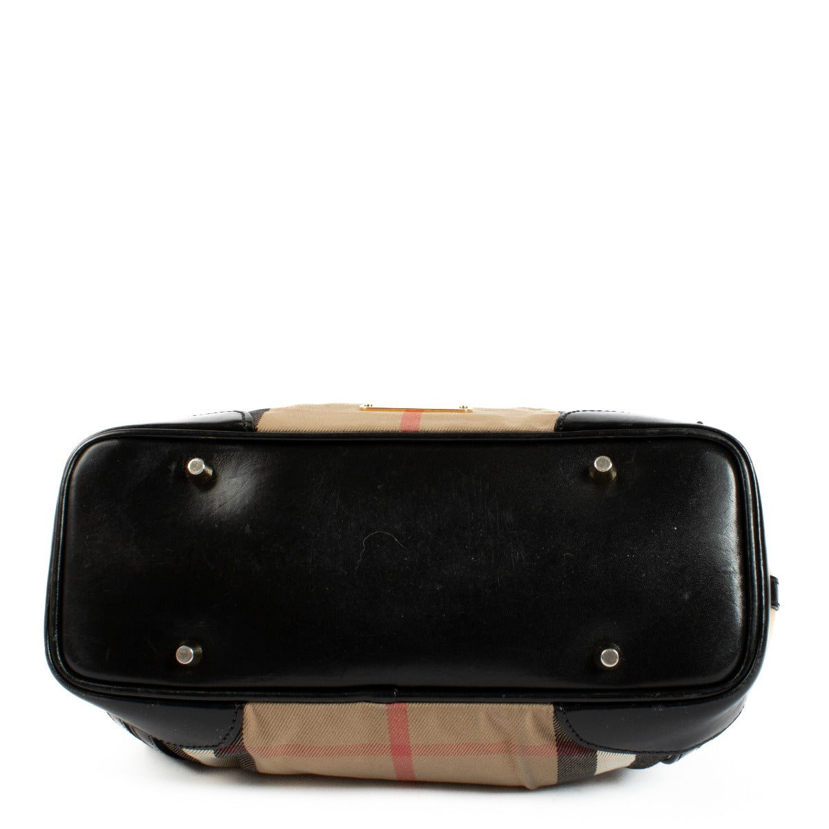The Burberry Kent bag features the iconic House Check pattern, paired with elegant bridle straps for a touch of British sophistication. This versatile handbag can easily complement both casual and formal outfits. It comes with a dust bag for protection. S