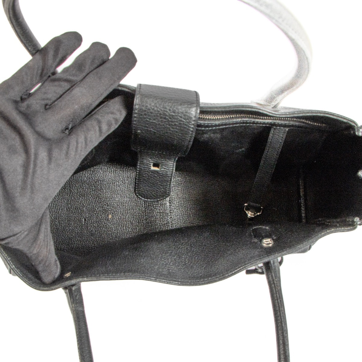 Shop 100% authentic second-hand Delvaux Black Brillant Cabriolet Shoulder Bag on Labellov.com