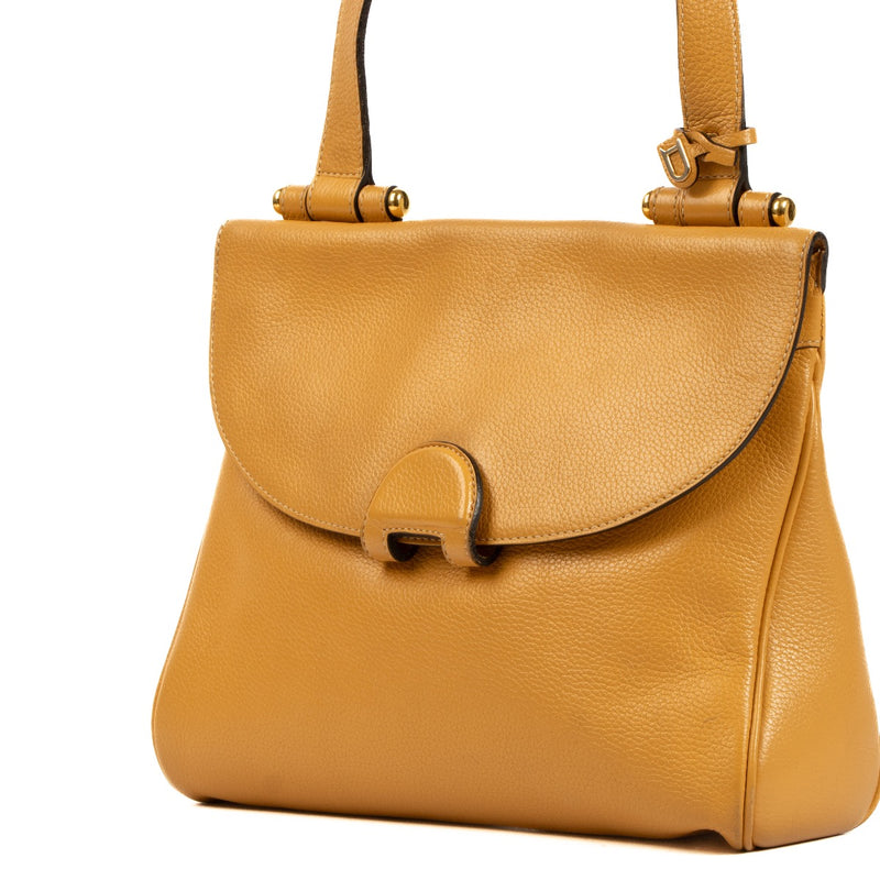 Shop safe online authentic second hand Delvaux Yellow Bag at Labellov.com. Veilig online kopen van authentieke Delvaux geel handtas. Achetez en ligne second main ce sac Delvaux jaune chez Labellov.com.