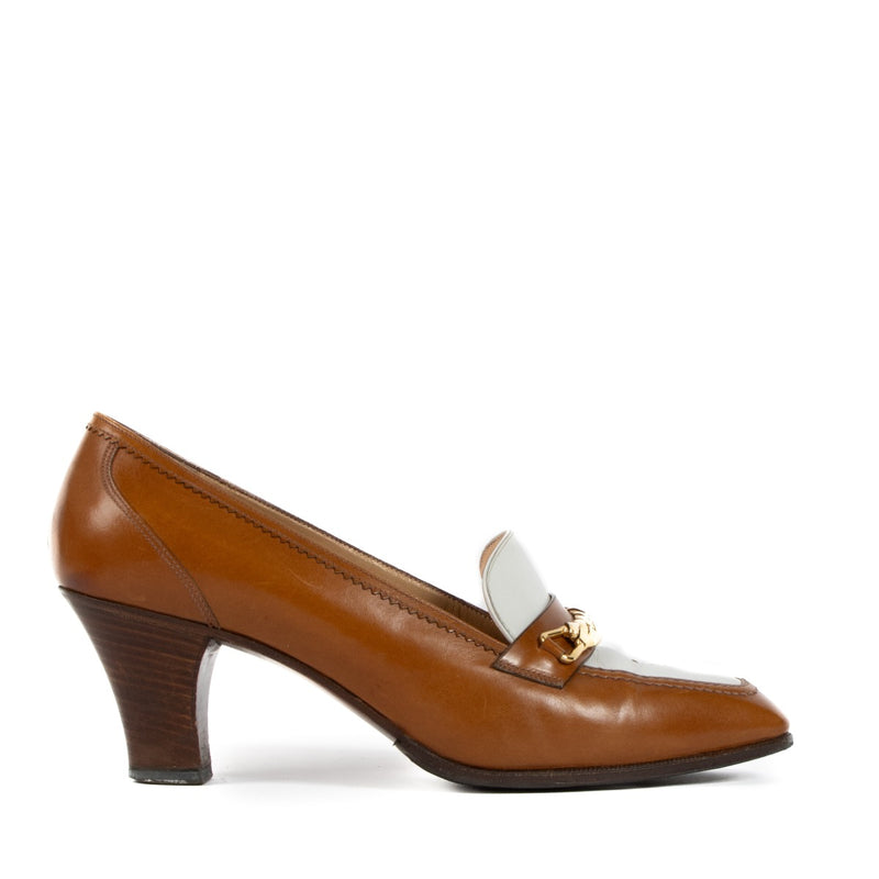 Shop authentic second hand Celine Vintage Camel Leather Mocassins Chain Pumps - Size 38 on Labellov.com