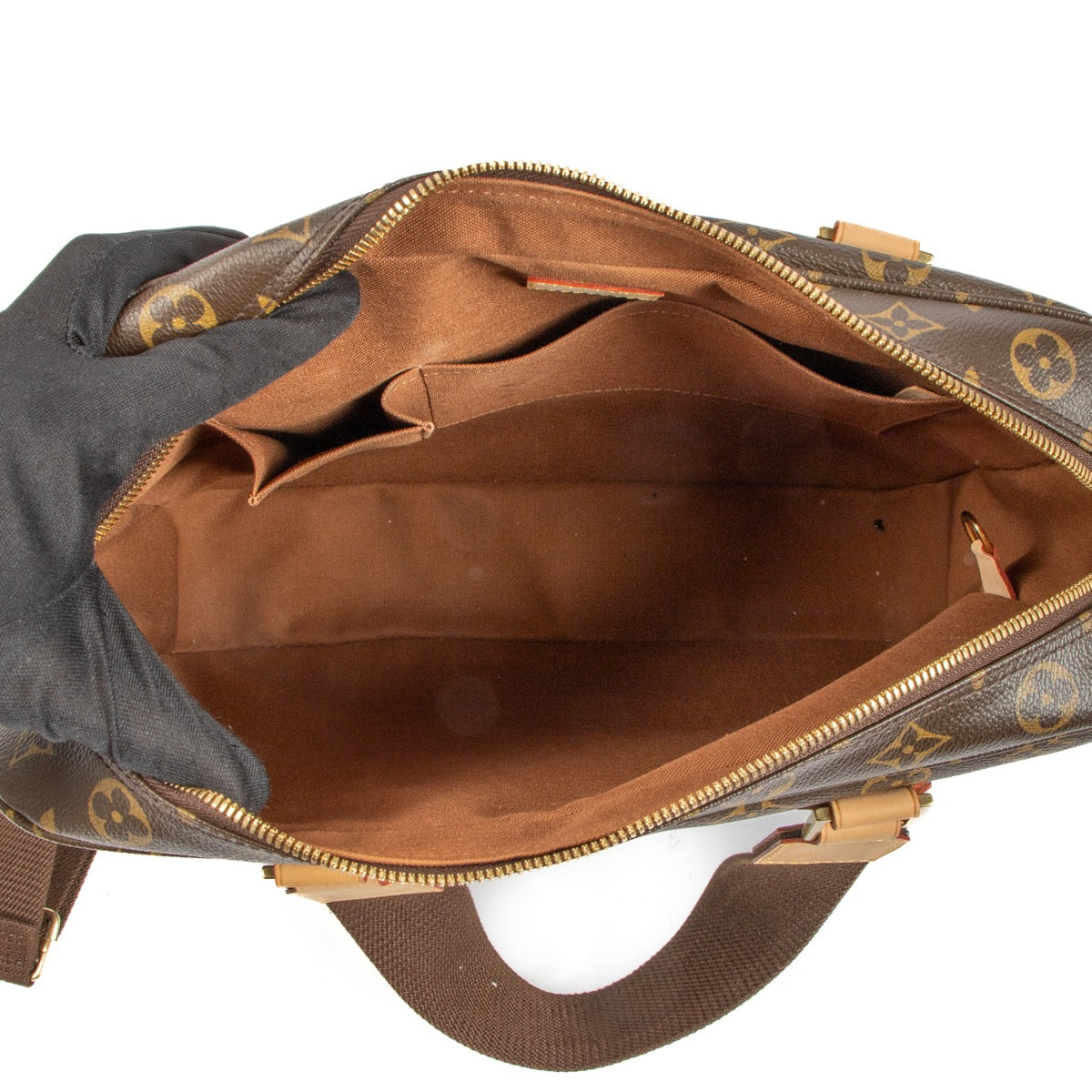 Shop Safe online at Labellov in Antwerp, Brussels and Knokke this 100% authentic second hand Louis Vuitton Monogram Canvas Bosphore Briefcase