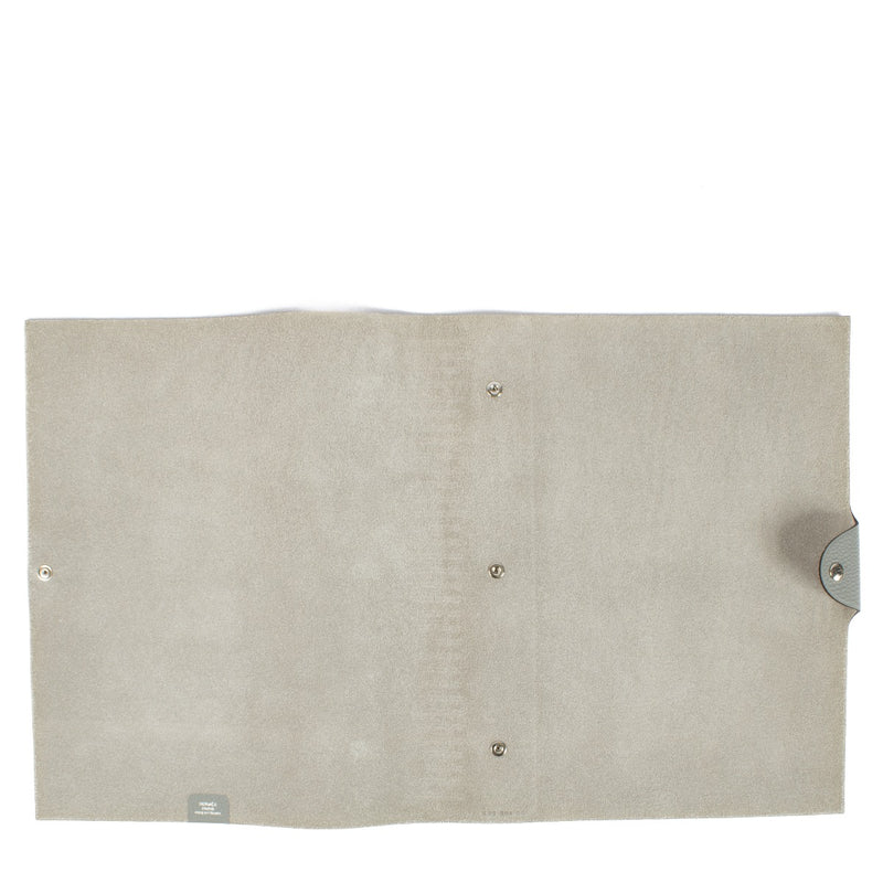 The Hermès Ulysse is a sleek leather notebook holder with a minimalist design, featuring luxurious craftsmanship and a spacious interior for essentials. Shop now a Labellov.com.