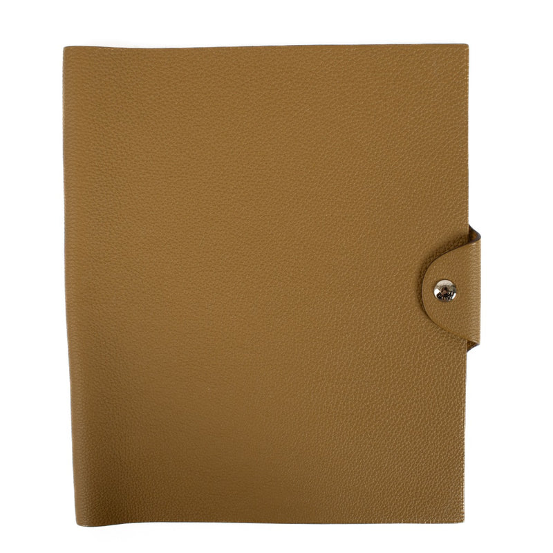 The Hermès Ulysse is a sleek leather notebook holder with a minimalist design, featuring luxurious craftsmanship and a spacious interior for essentials.Shop now on Labellov.com.