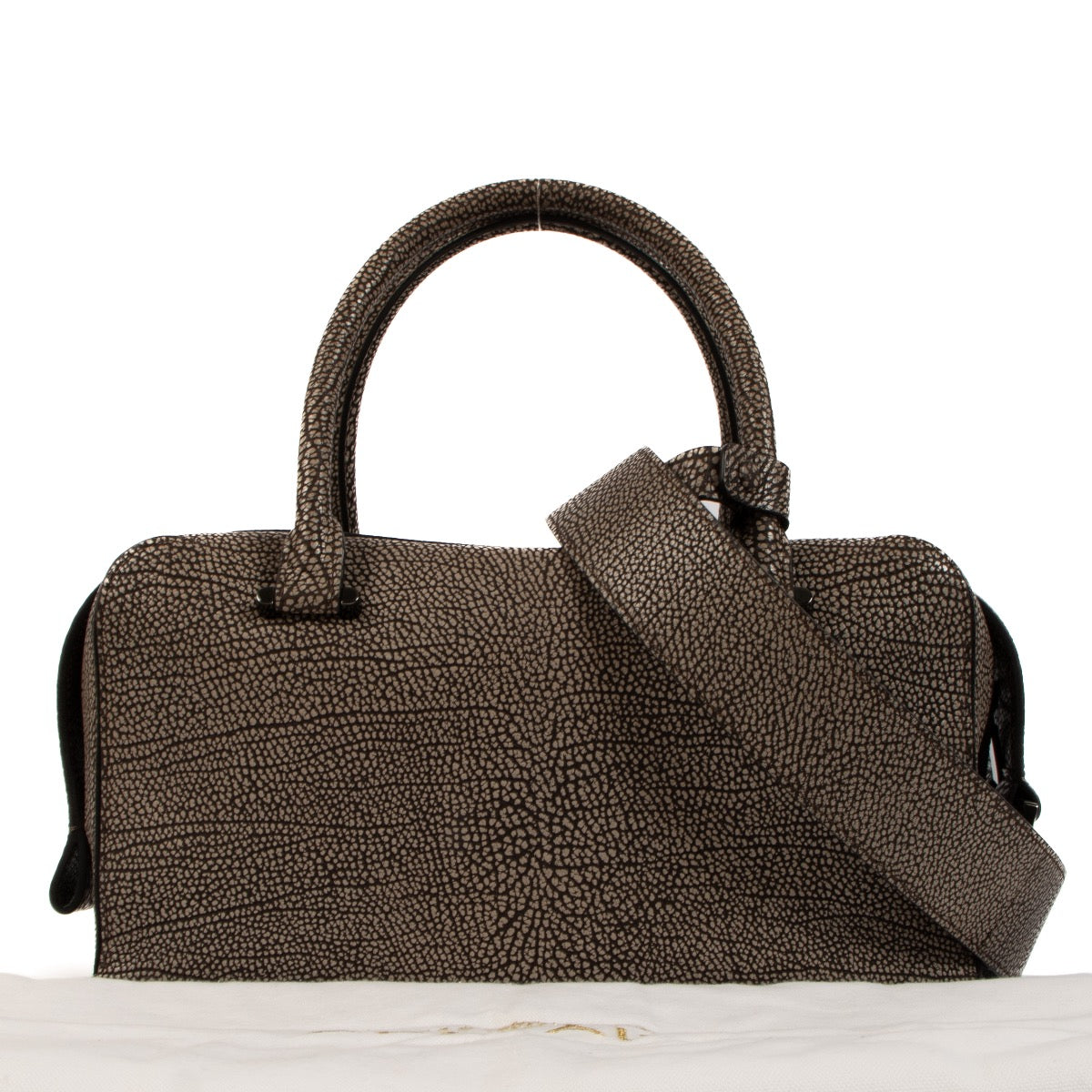 Buy authentic secondhand Delvaux bags at the right price at Labellov vintage webshop. Safe and secure online shopping. Koop authentieke tweedehands Delvaux tassen met juiste prijs bij Labellov.