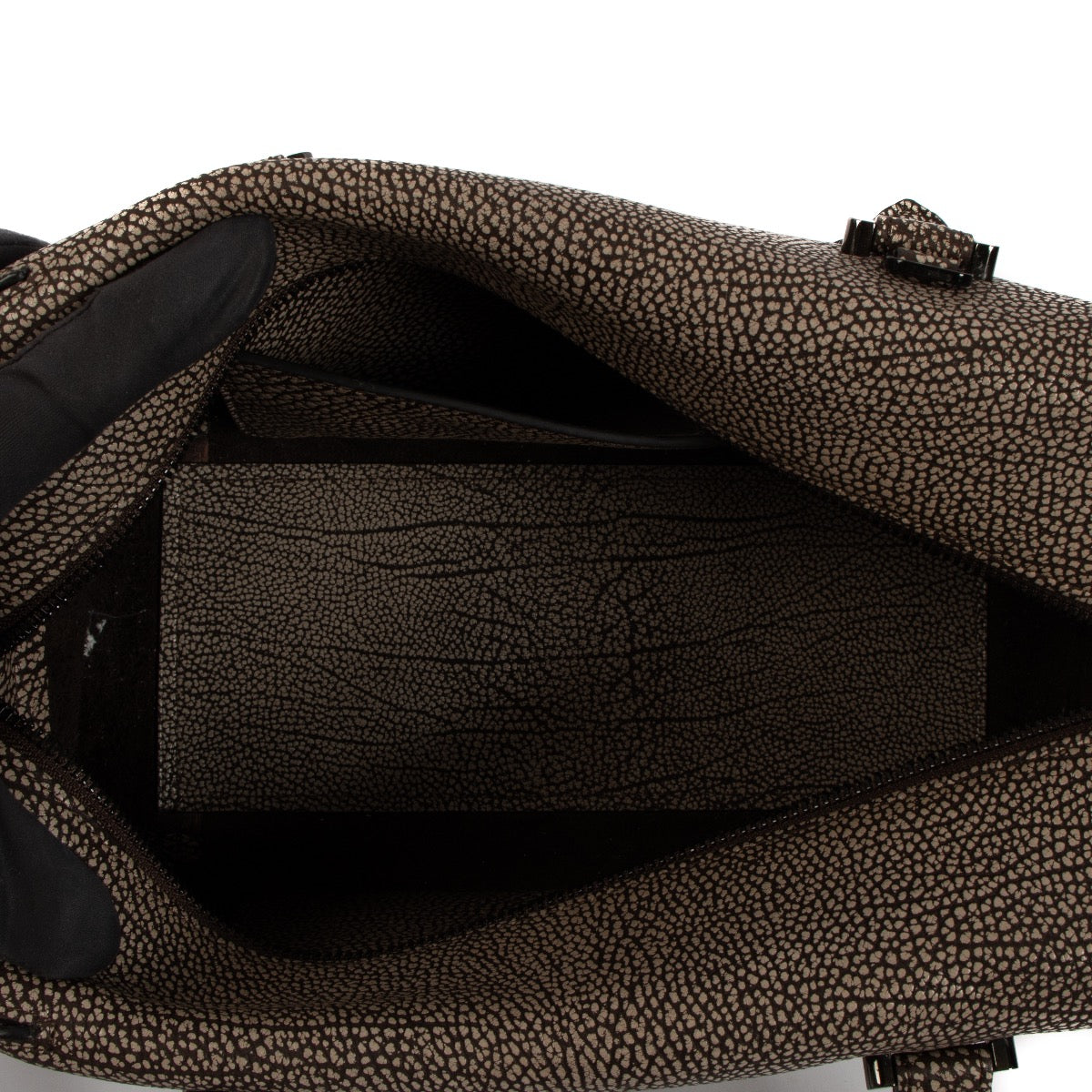 Buy authentic secondhand Delvaux bags at the right price at Labellov vintage webshop. Safe and secure online shopping. Koop authentieke tweedehands Delvaux tassen met juiste prijs bij Labellov.
