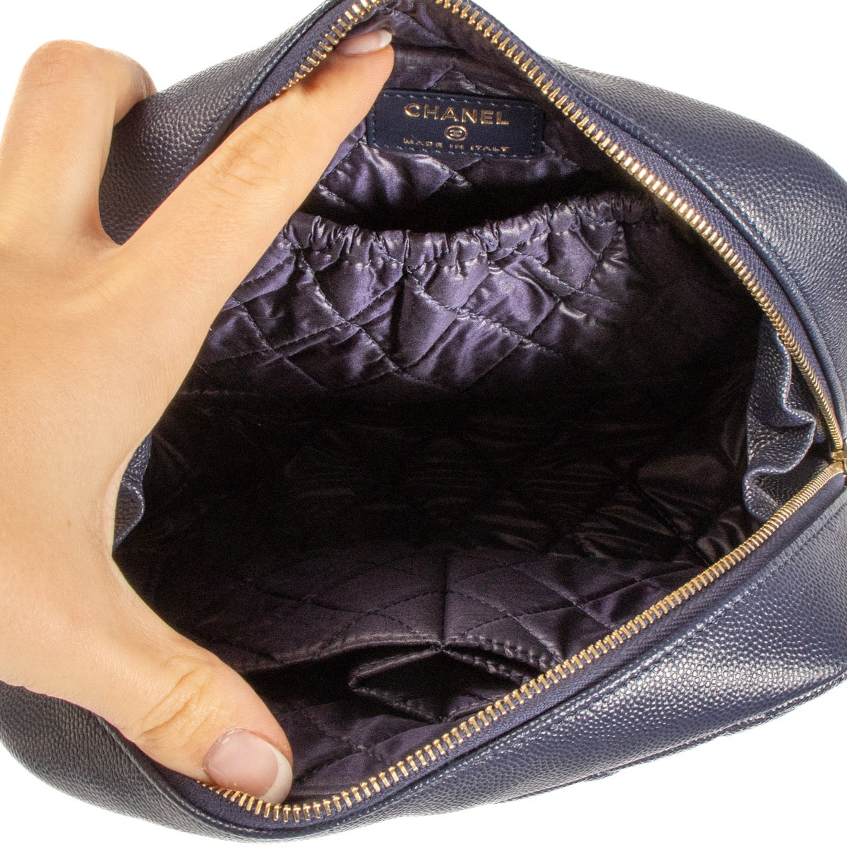 Pochette classique zippée Chanel Blue Caviar