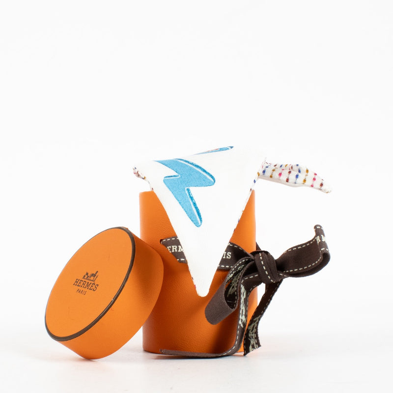 Shop safe online at Labellov in Antwerp, Brussels and Knokke these 100% authentic second hand Hermes Twilly Embroidered Chevaloscope Scarf