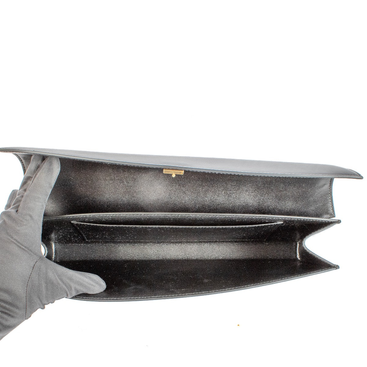 Shop safe online at Labellov in Antwerp, Brussels and Knokke this 100% authentic second hand Celine Black Smooth Calfskin Evening Clutch