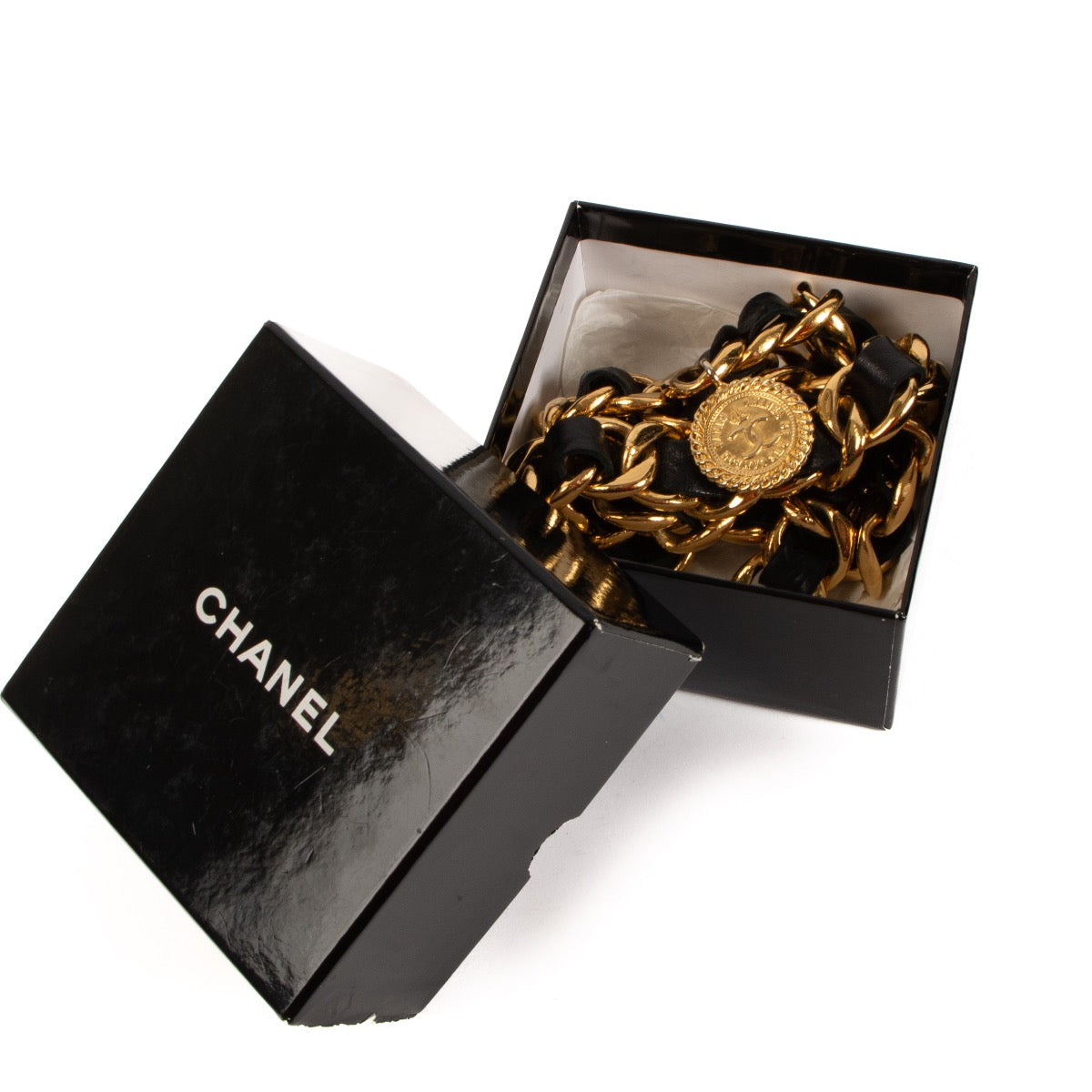 Shop 100% authentic second-hand Chanel Black Shiny gold Medaillon Belt on Labellov.com