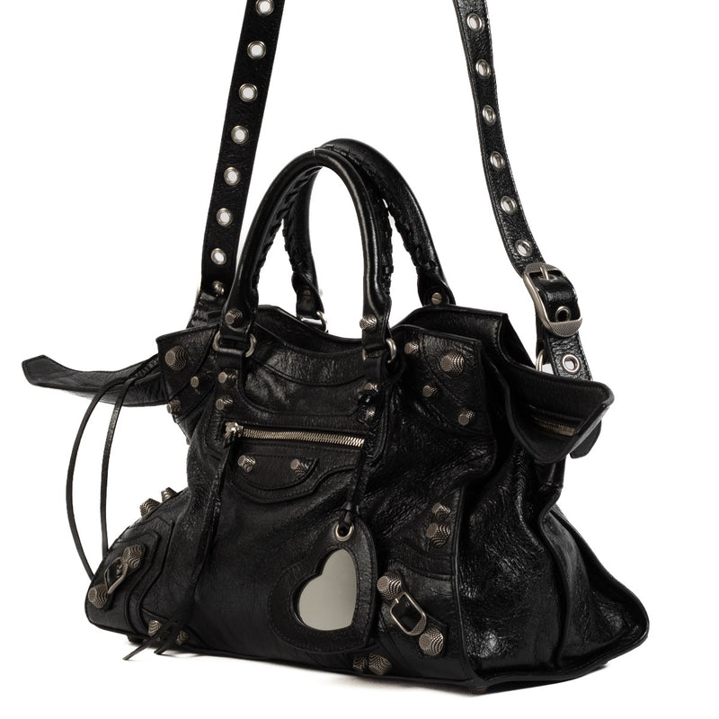 Balenciaga Black Neo Cagole City Bag for the best price at Labellov secondhand luxury in Antwerp, Knokke, Brussels and with worldwide shipping. Buy and sell your preloved and brand new designer bags for the best price online.