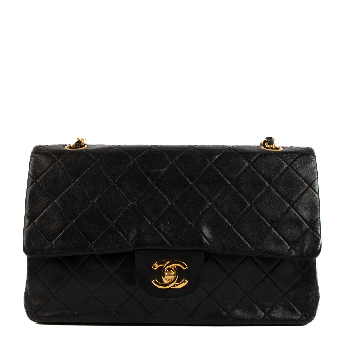 Shop safe online at Labellov in Antwerp, Brussels and Knokke this 100% authentic second hand Chanel Black Lambskin Medium Classic Flap Bag