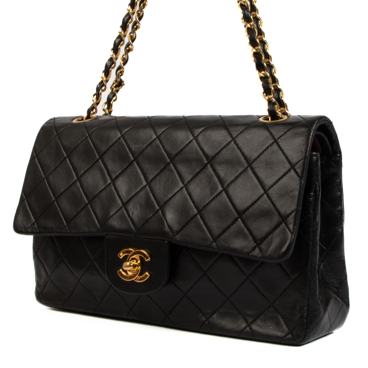 Shop safe online at Labellov in Antwerp, Brussels and Knokke this 100% authentic second hand Chanel Black Lambskin Medium Classic Flap Bag
