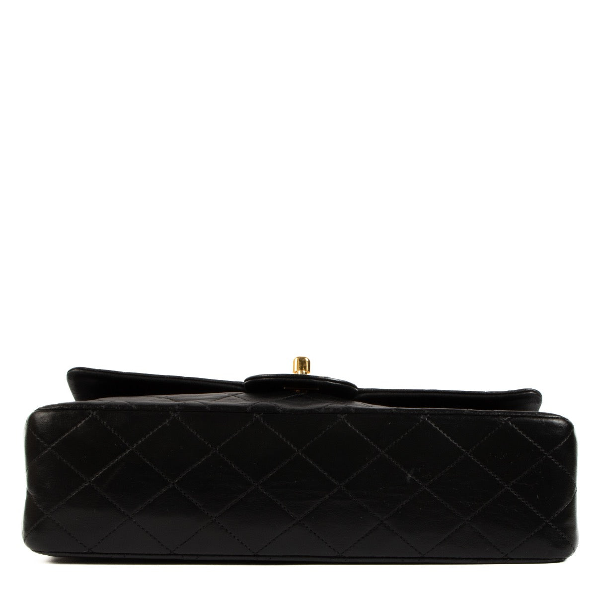 Shop safe online at Labellov in Antwerp, Brussels and Knokke this 100% authentic second hand Chanel Black Lambskin Medium Classic Flap Bag