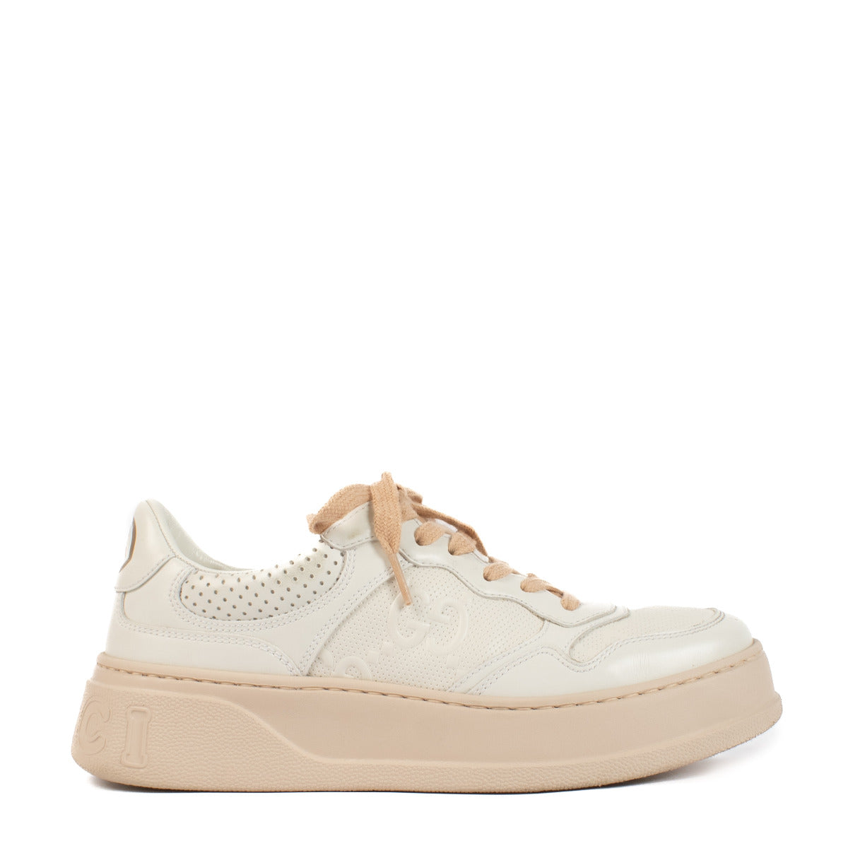 Gucci White GG Embossed Sneakers - size 37 aan de beste prijs bij Labellov tweedehands luxe in Antwerpen en Knokke. Wij kopen en verkopen aan de beste prijs.