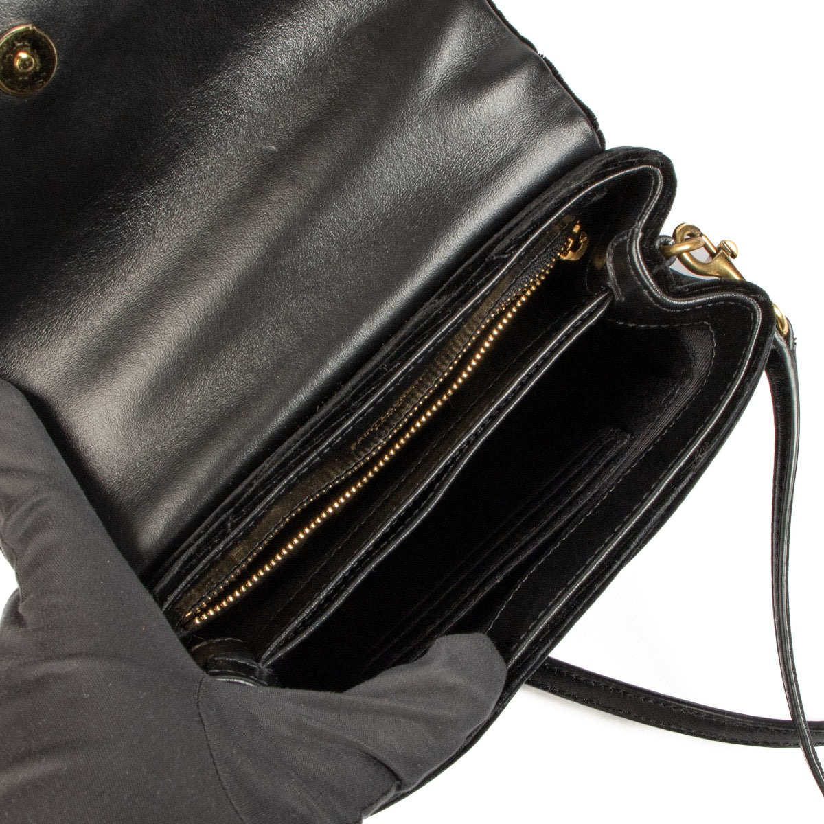 Shop safe online at Labellov in Antwerp, Brussels and Knokke this 100% authentic second hadn't Saint Laurent Black Velvet Loulou Toy Crossbody Bag