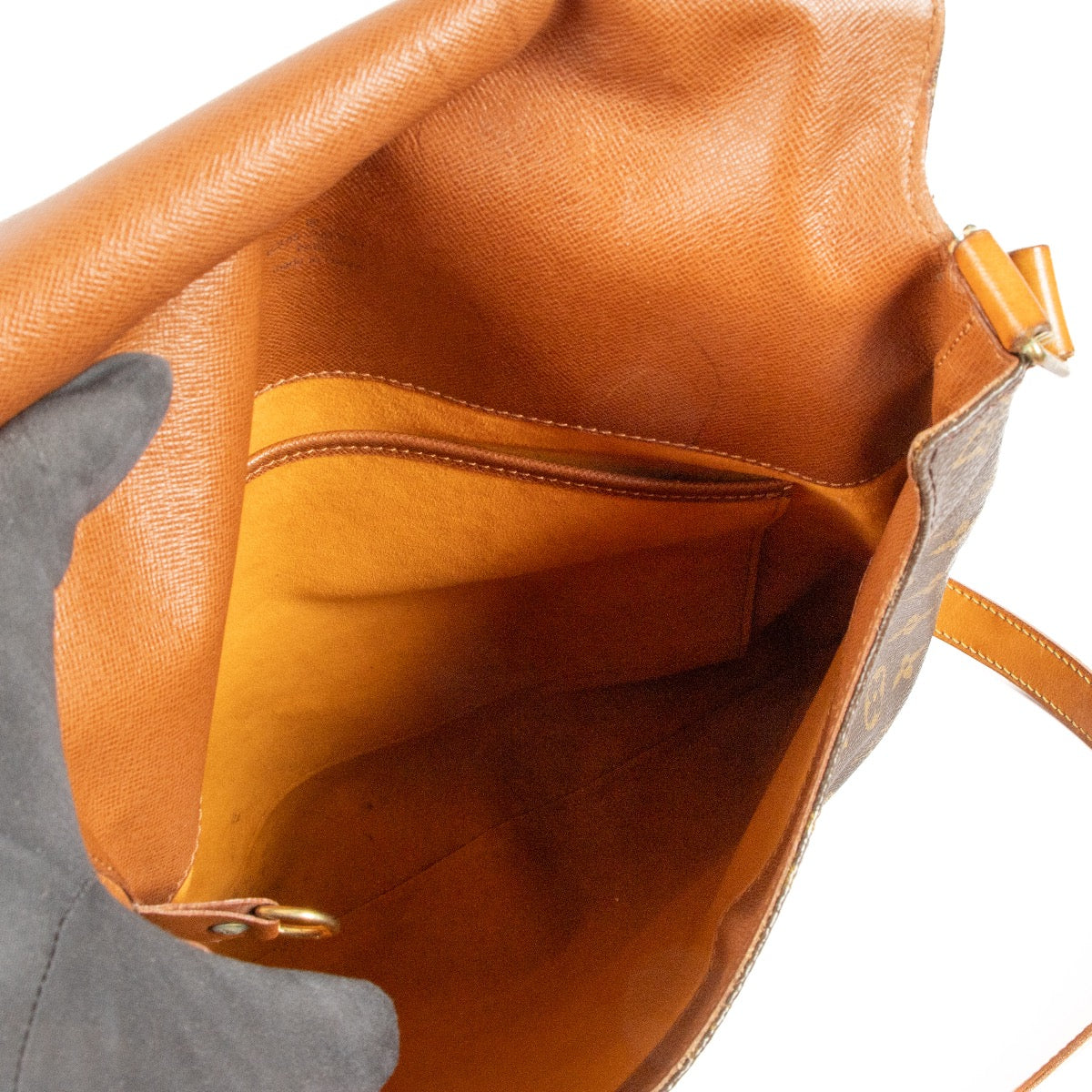 shop 100% authentic second hand Louis Vuitton Monogram Musette Crossbody on Labellov.com