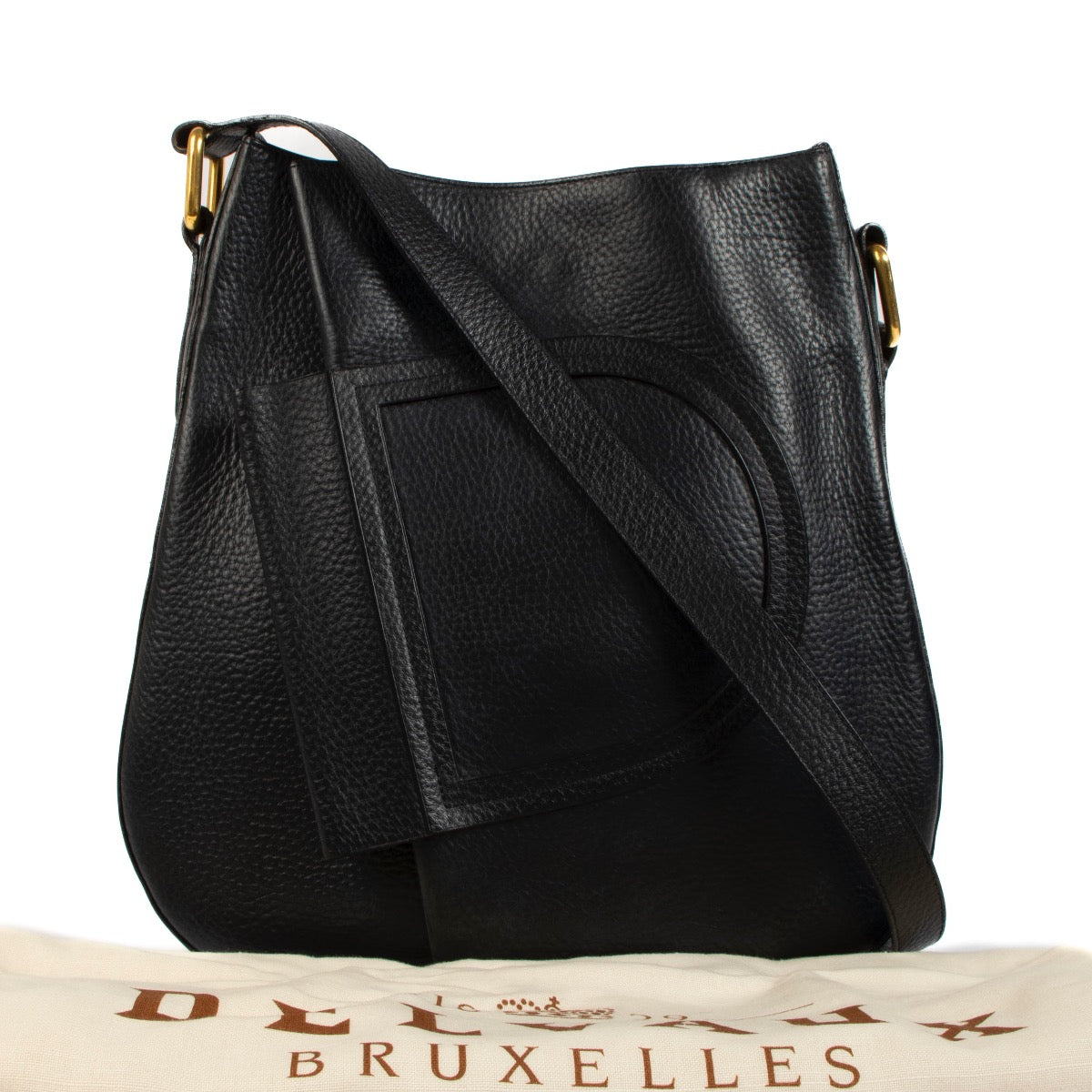 Shop safe online at Labellov in Antwerp, Brussels and Knokke this 100% authentic second hand Delvaux Navy Blue Leather Shoulder Bag