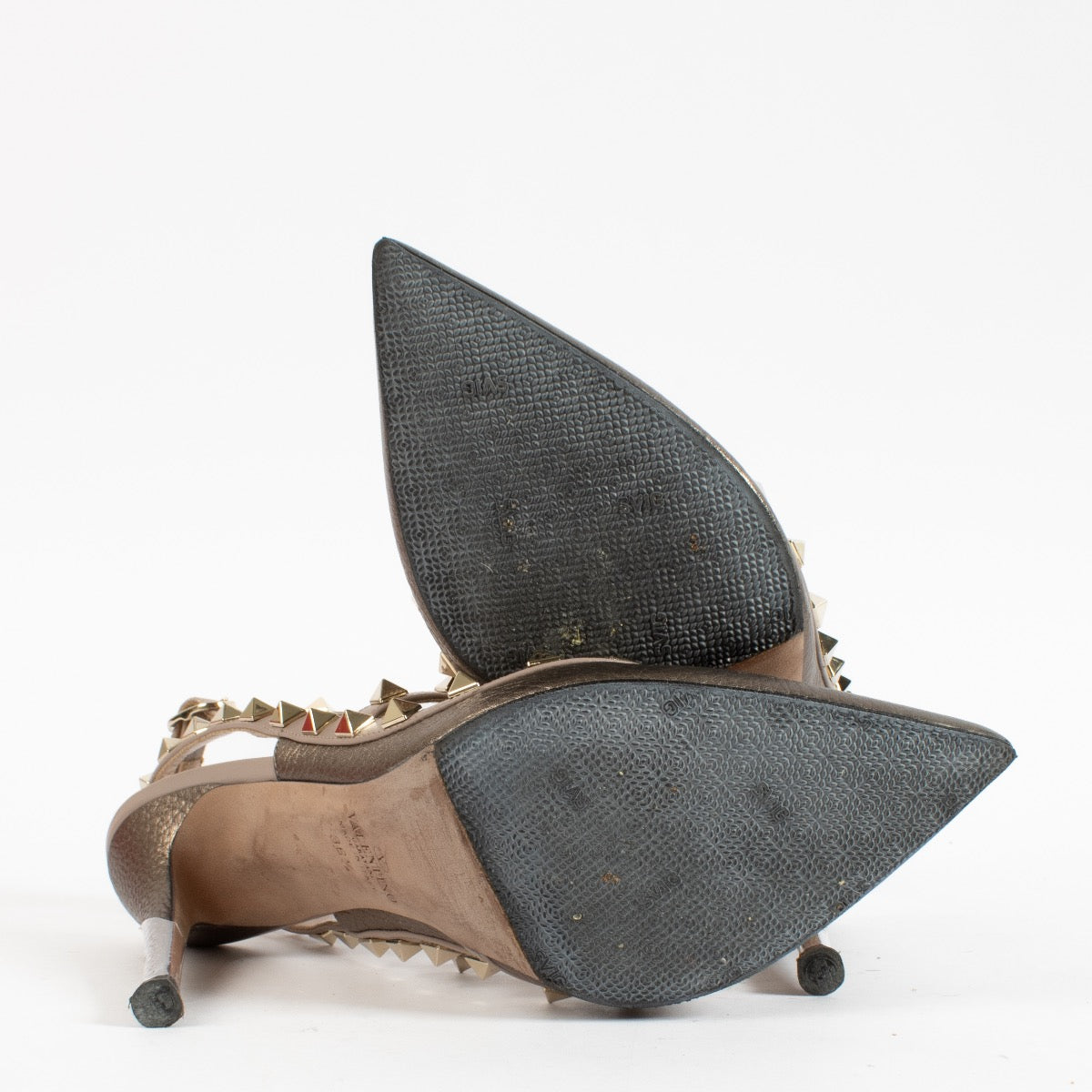 Shop 100% authentic second hand Valentino Garavani Rockstud Cage Pumps on Labellov.com