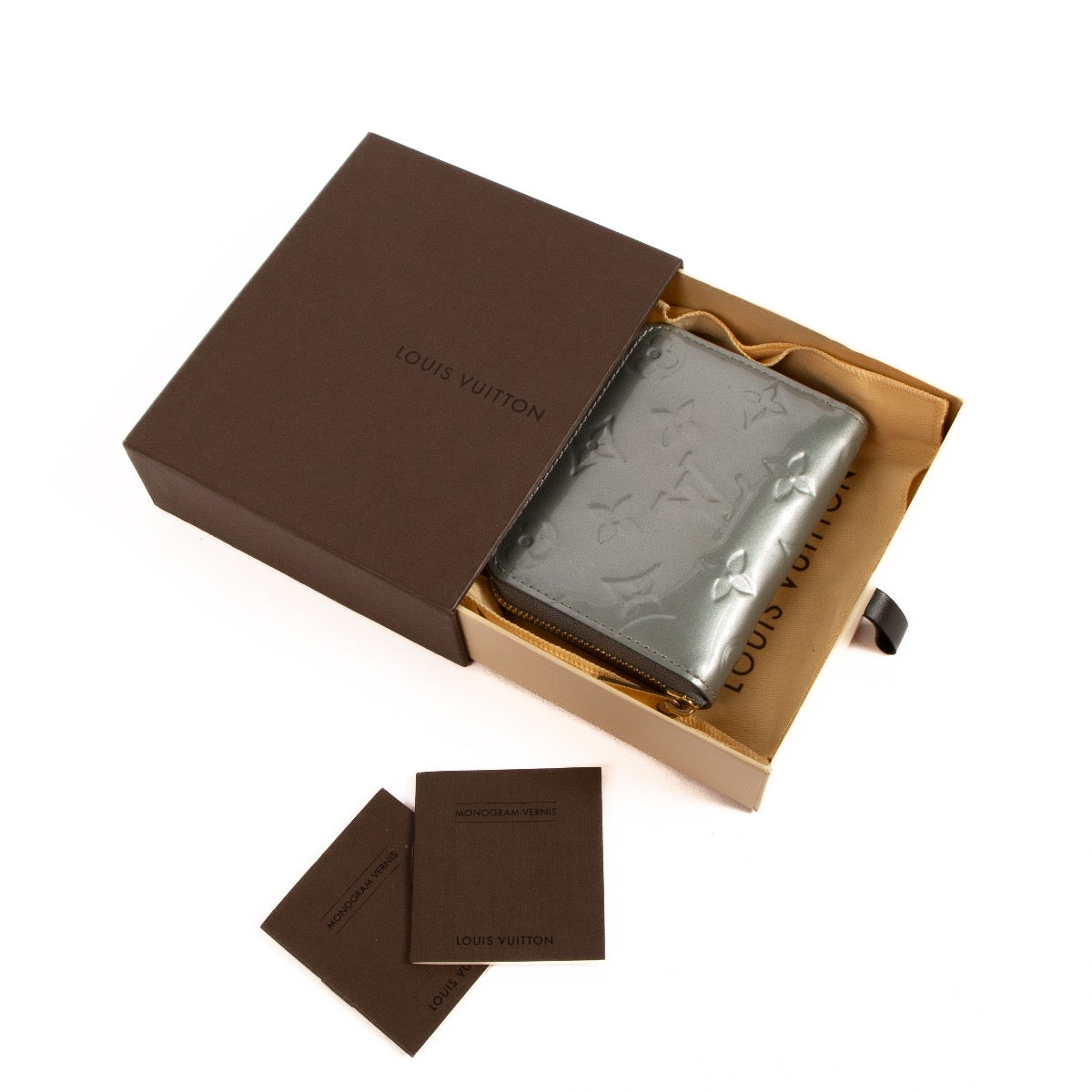 Shop 100% authentic second-hand Louis Vuitton Blue Monogram Vernis Zippy Coin Purse on Labellov.com