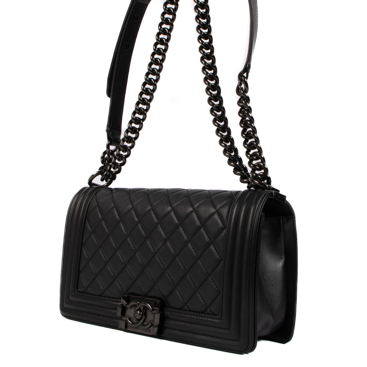 Shop second hand Chanel So Black Medium Boy Bag on www.labellov.com
