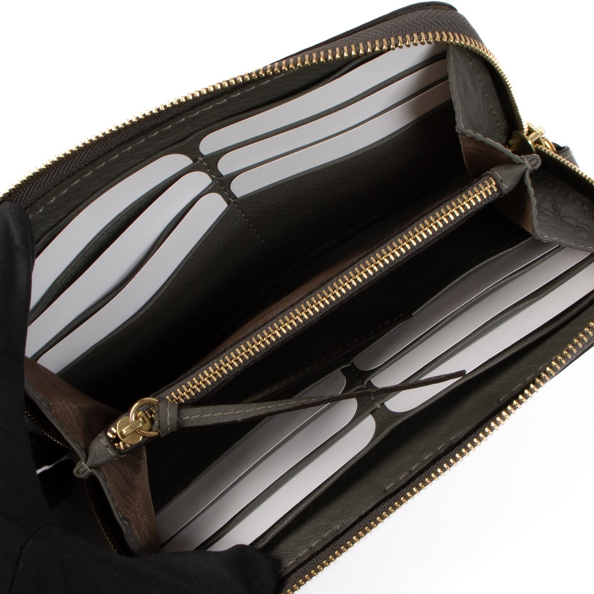 Shop 100% authentic second-hand Chloé Grey Wallet on Labellov.com
