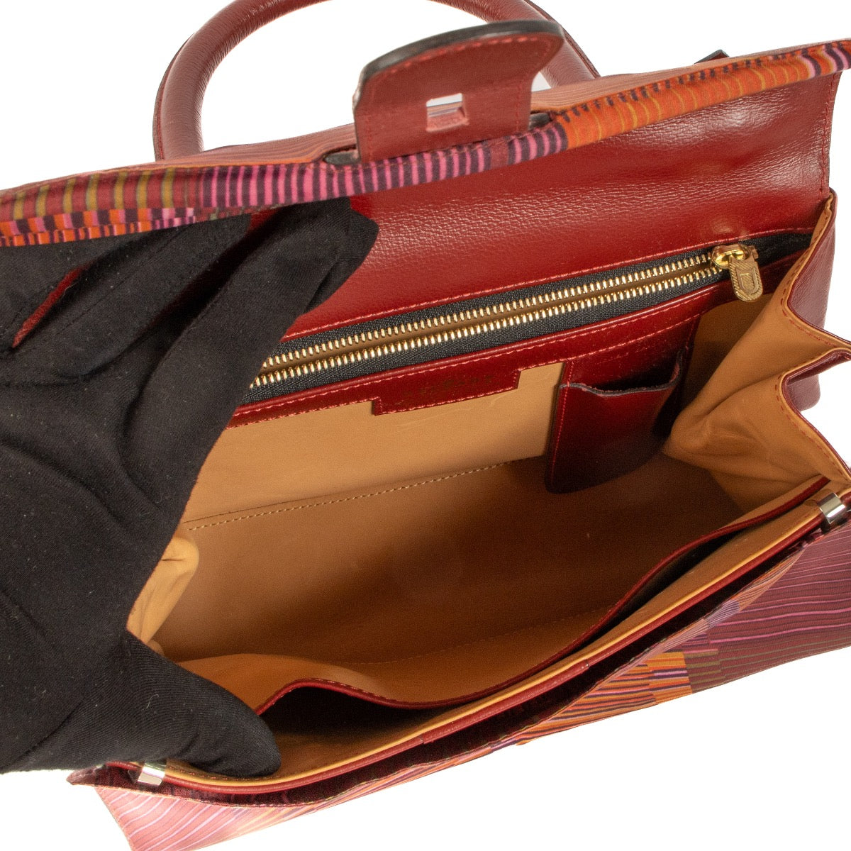 Shop safe online at Labellov in Antwerp, Brussels and Knokke this 100% authentic second hand Delvaux Burgundy Brillant MM with Cover