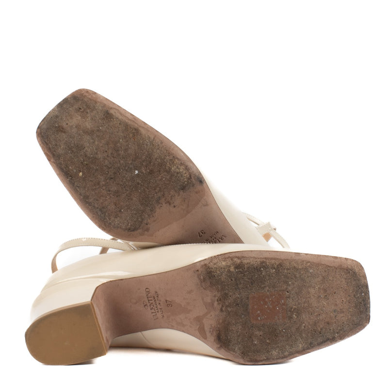 Shop safe online at Labellov in Antwerp, Brussels and Knokke this 100% authentic second hand Valentino Garavani White Patent Tan-Go Heels - Size 37